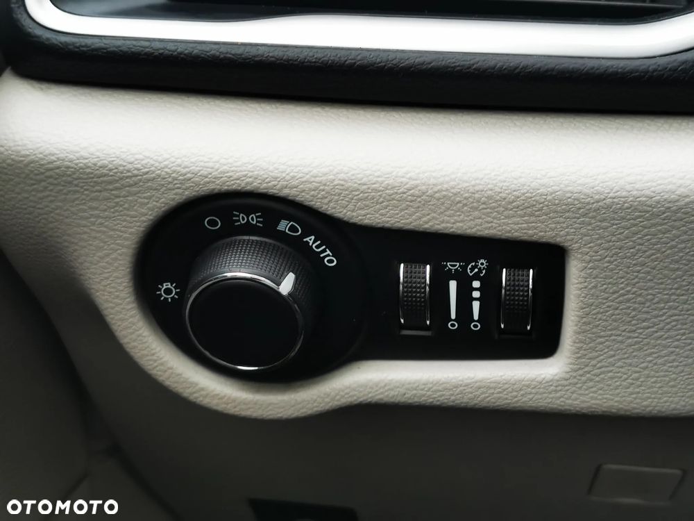 Chrysler Pacifica - 17