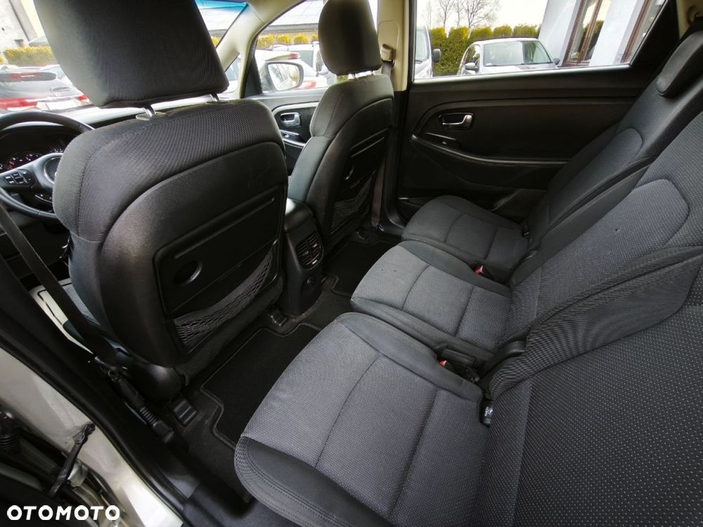 Kia Carens - 15