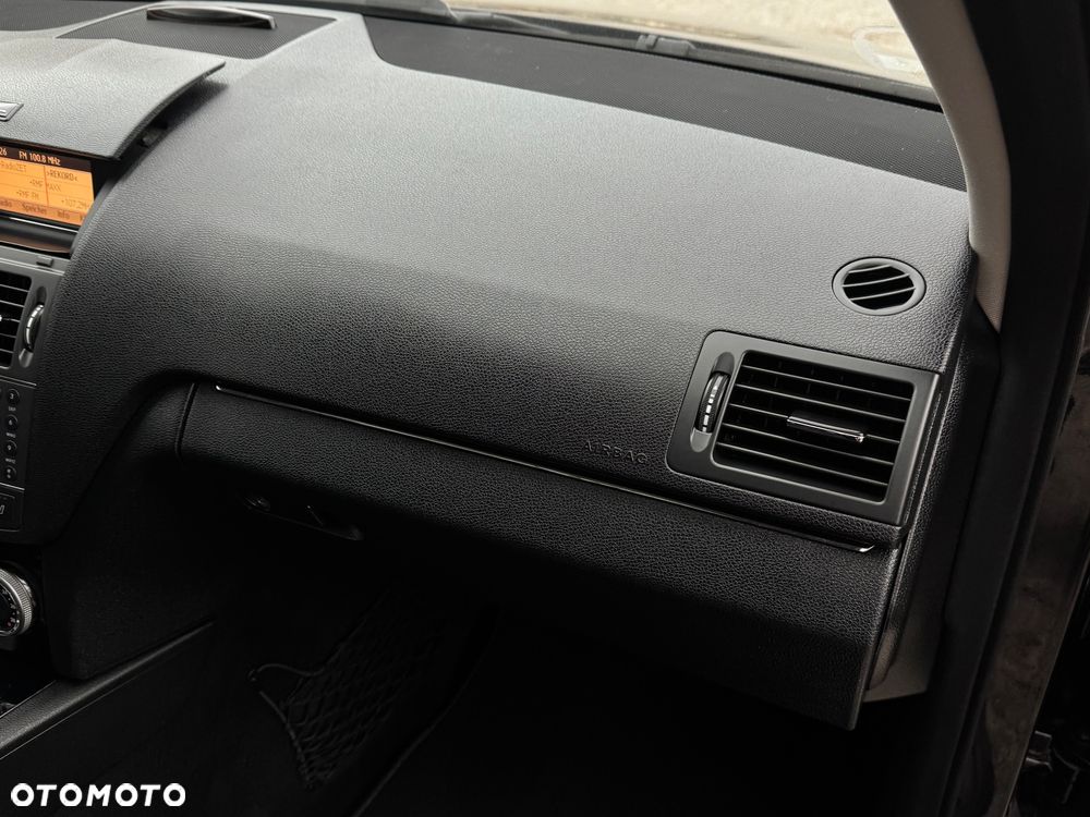 Mercedes-Benz Klasa C 200 Kompressor Avantgarde - 29