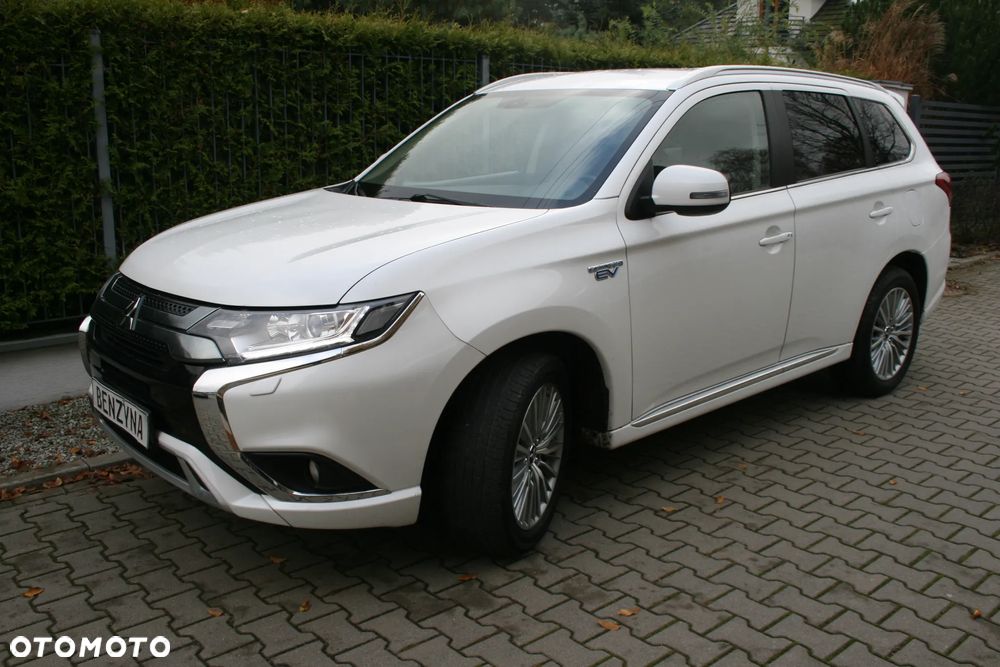 Mitsubishi Outlander Instyle + - 16