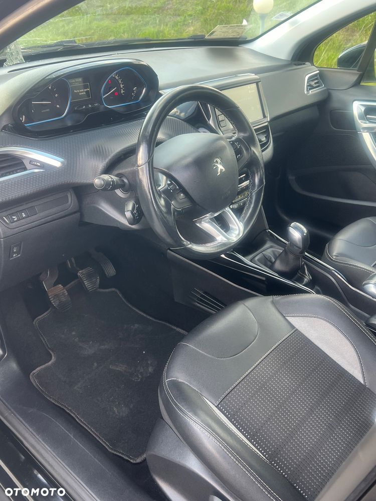 Peugeot 2008 1.6 BlueHDi Style S&S - 9