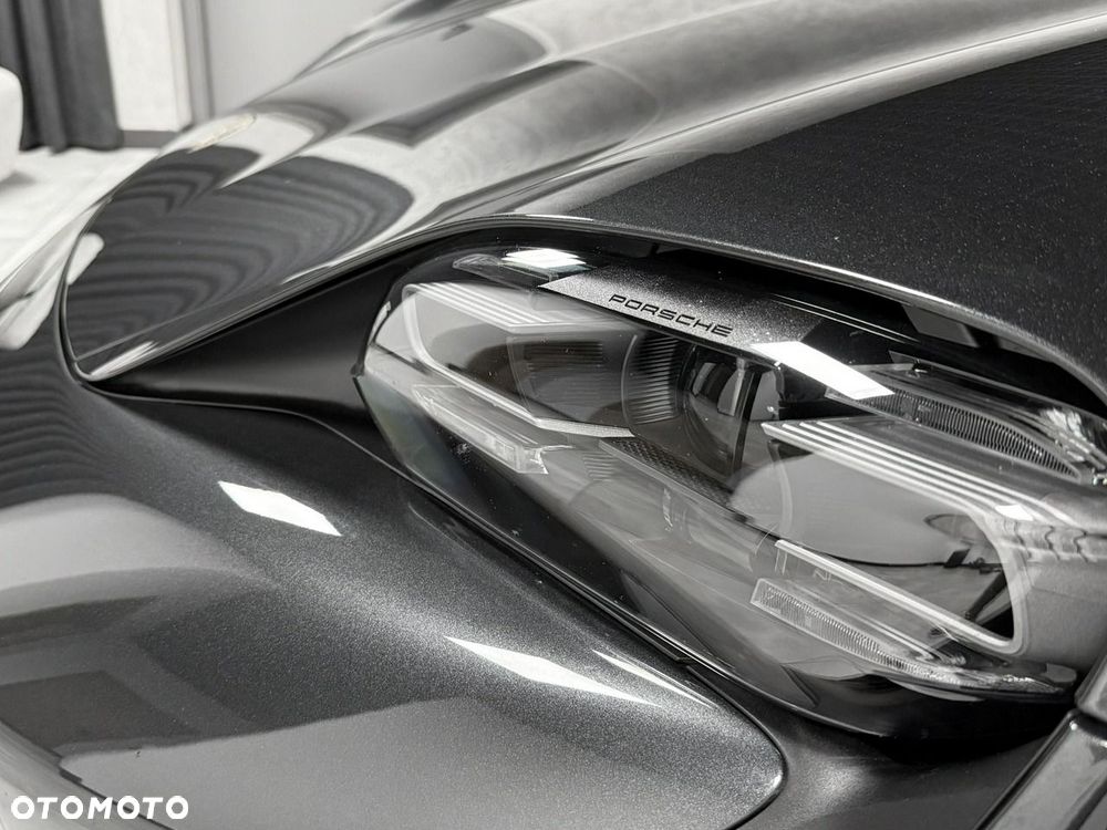 Porsche Taycan - 10