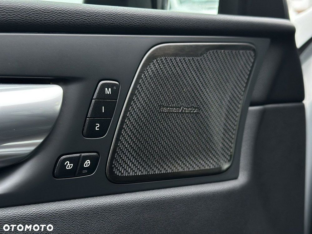 Volvo XC 60 B4 D Ultimate Dark - 28