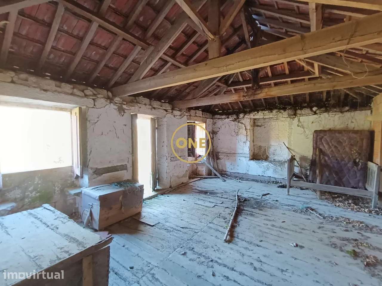 Ruina para reconstrução em Passô, Vila Verde - Grande imagem: 2/16