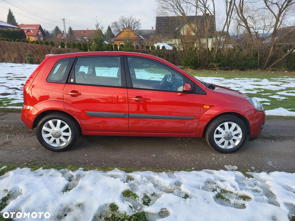 Ford Fiesta 1.6 Ghia - 10