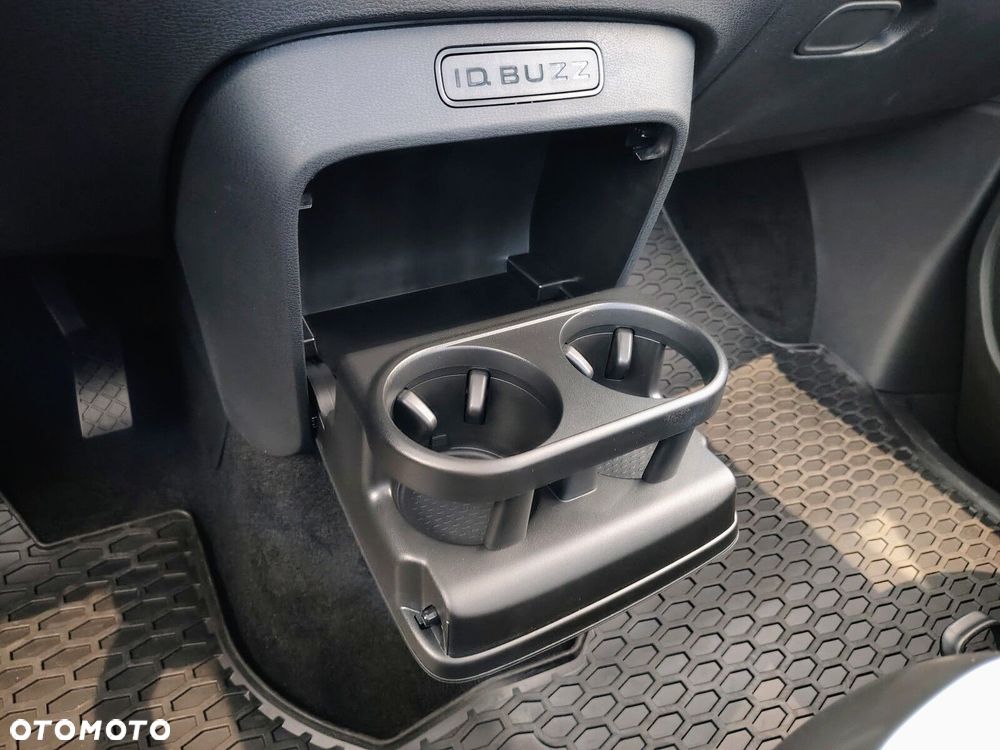 Volkswagen ID. Buzz Pro z długim rozstawem osi silnik: 210 kW (286 KM) 86 kWh / skrzynia biegów: Automatyczna 1 biegowa rozstaw osi: 3239 mm - 18