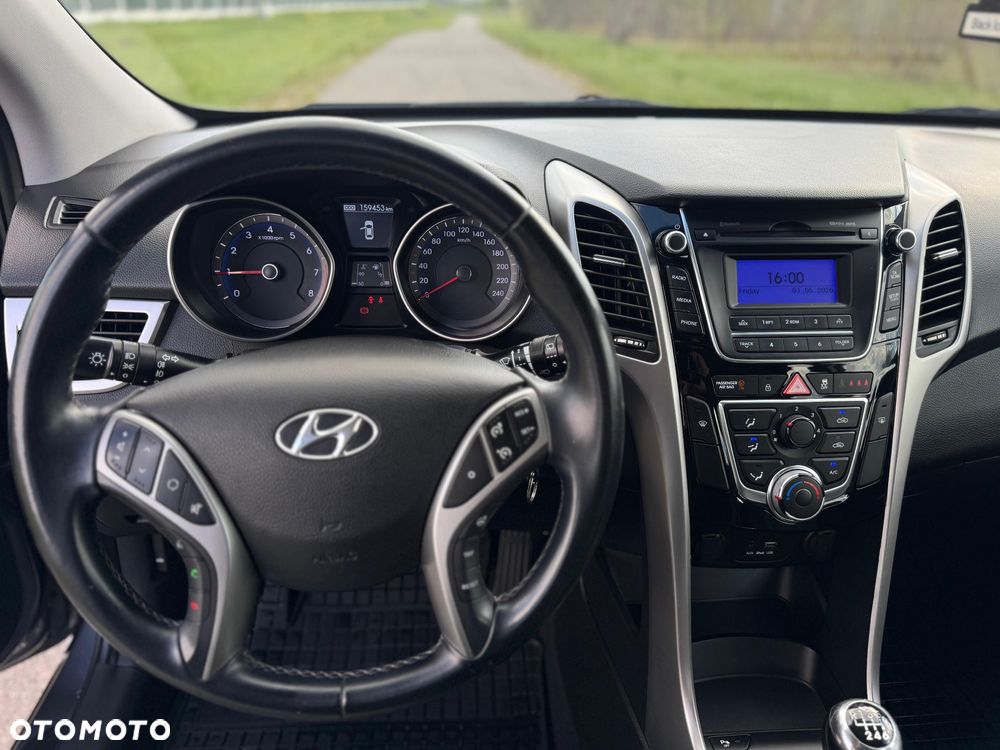 Hyundai i30 blue 1.4 - 11