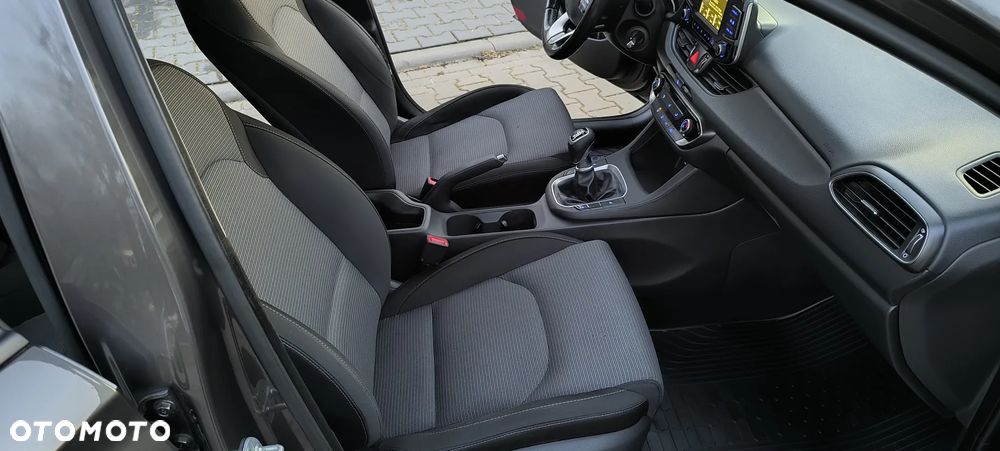 Hyundai i30 blue Kombi 1.6 CRDi Passion - 34