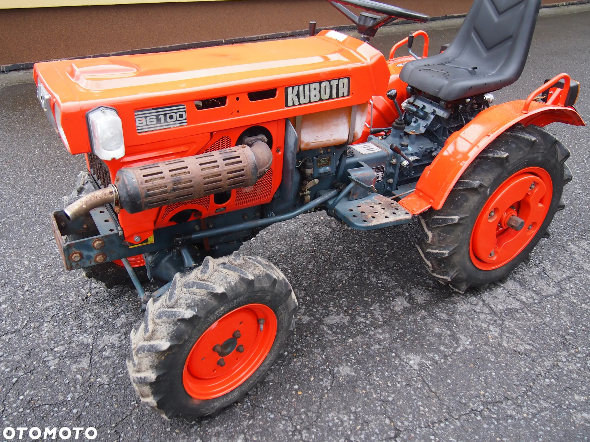 Traktor Kubota B6100 15KM 4x4 - 3