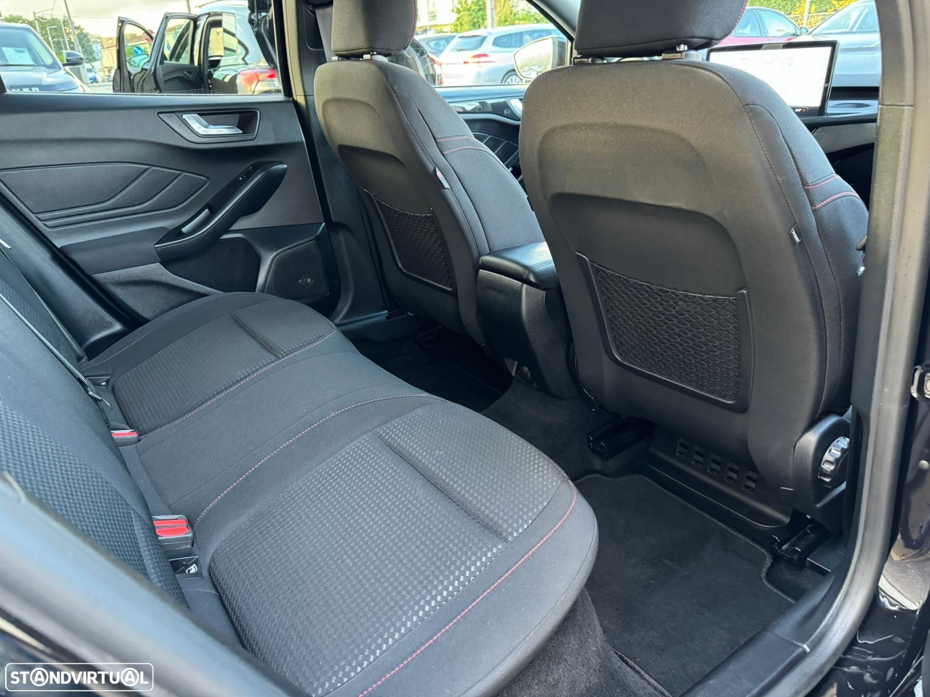 Ford Focus 1.0 EcoBoost MHEV ST-Line - 12