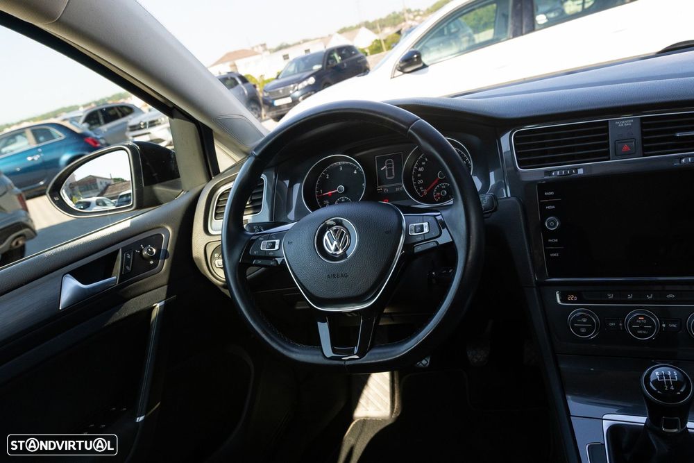 VW Golf 1.6 TDI Confortline - 21