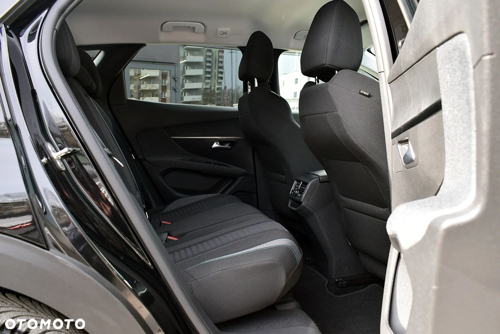 Peugeot 3008 1.2 PureTech GPF Active S&S EAT8 - 7
