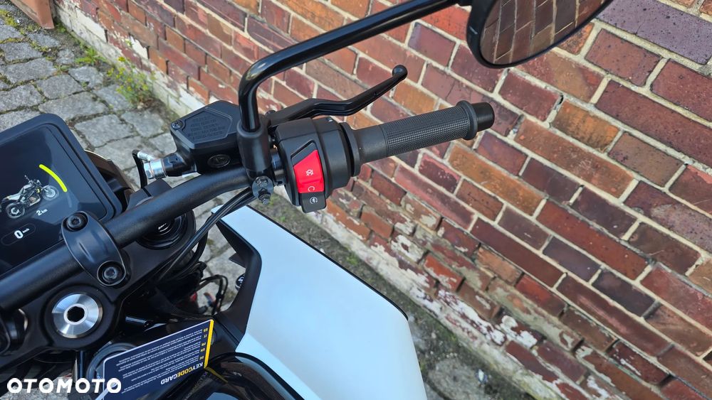 Husqvarna Vitpilen - 24