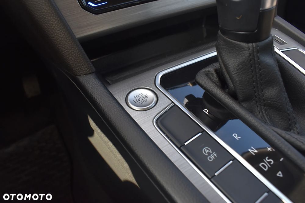 Volkswagen Passat 2.0 TDI EVO Essence DSG - 32