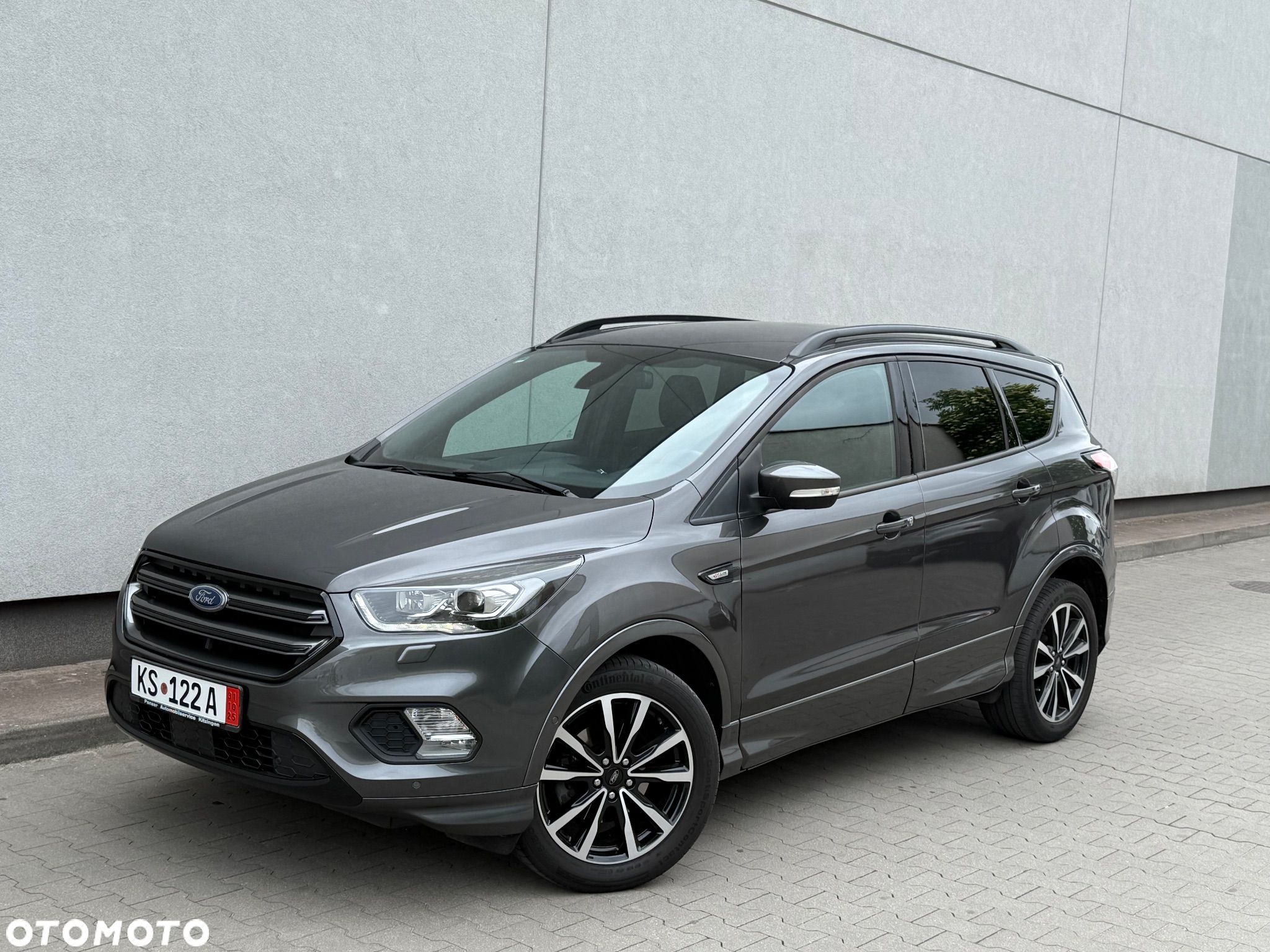 Ford Kuga - 1