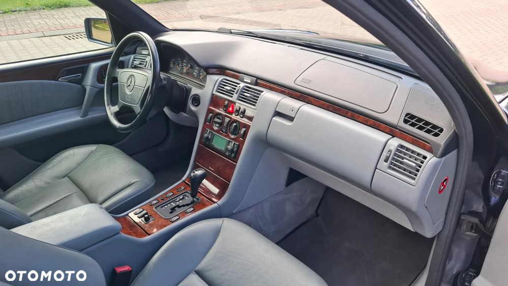 Mercedes-Benz Klasa E 280 4 Matic Elegance - 16