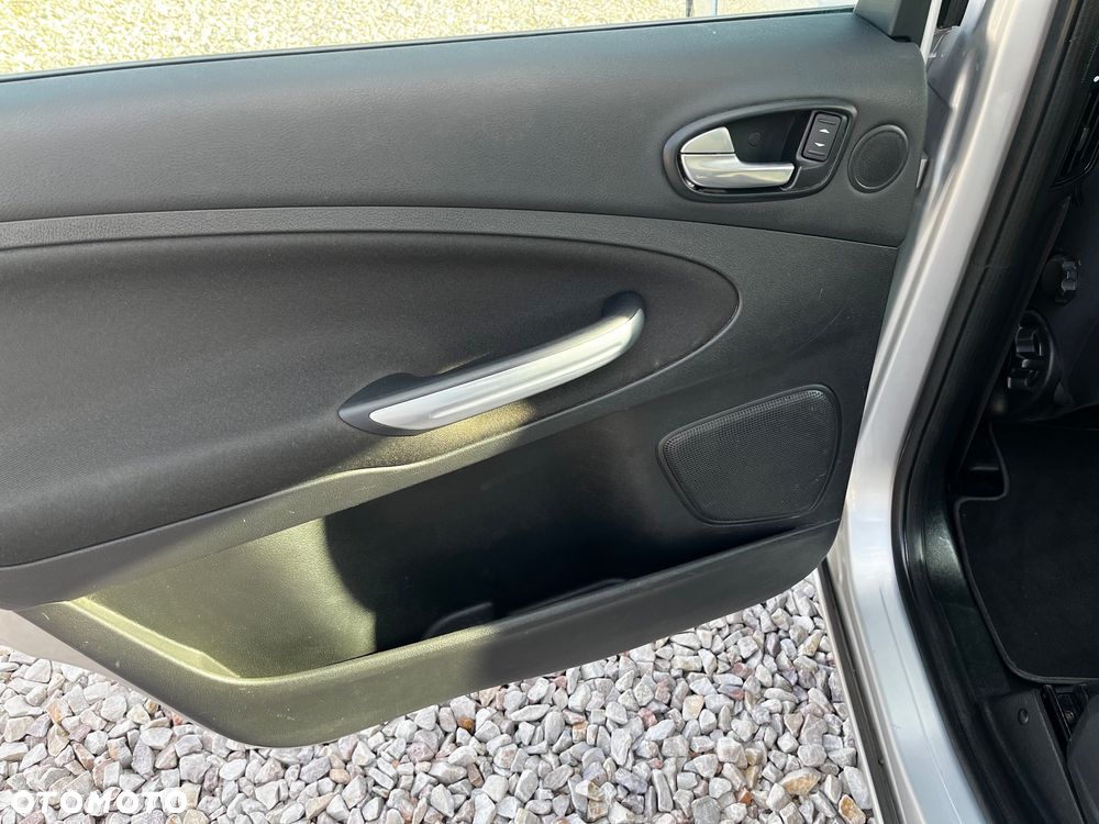 Ford S-Max 2.0 Titanium - 23