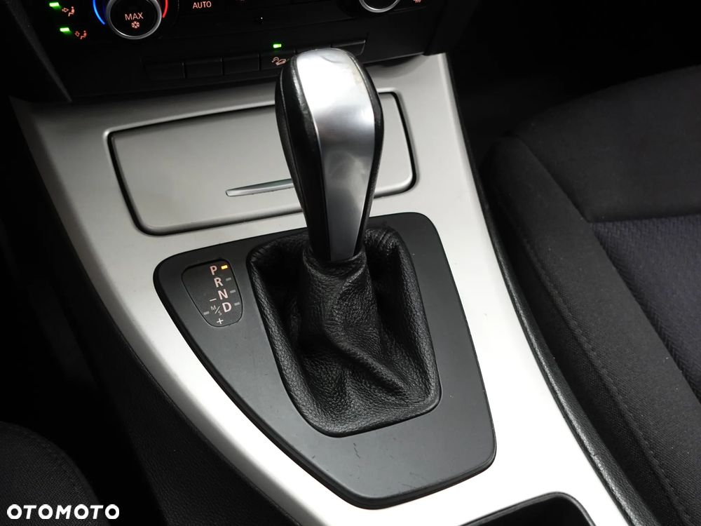 BMW Seria 3 320d xDrive DPF - 32