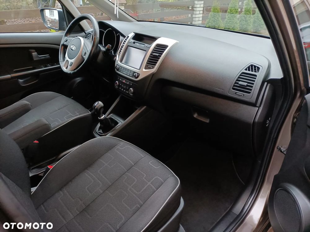 Kia Venga 1.6 CRDi 128 Dream Team Edition - 12