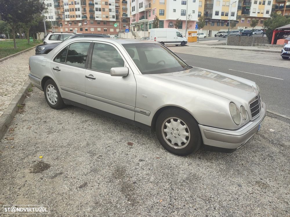 Mercedes-Benz E 250 TD Classic - 11