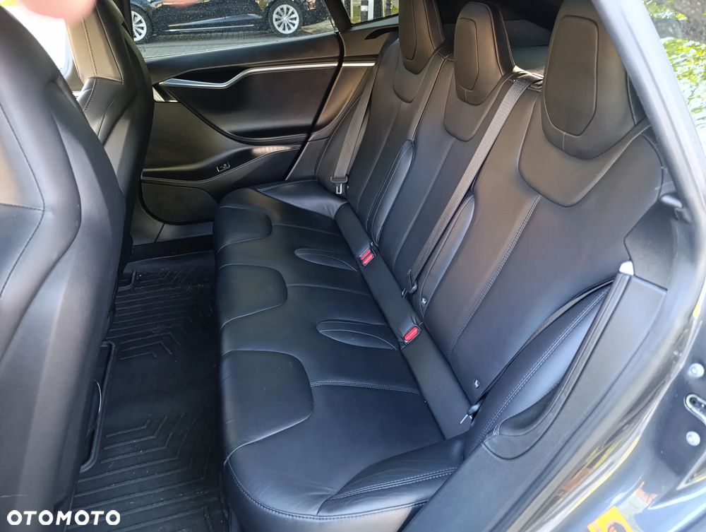 Tesla Model S - 13