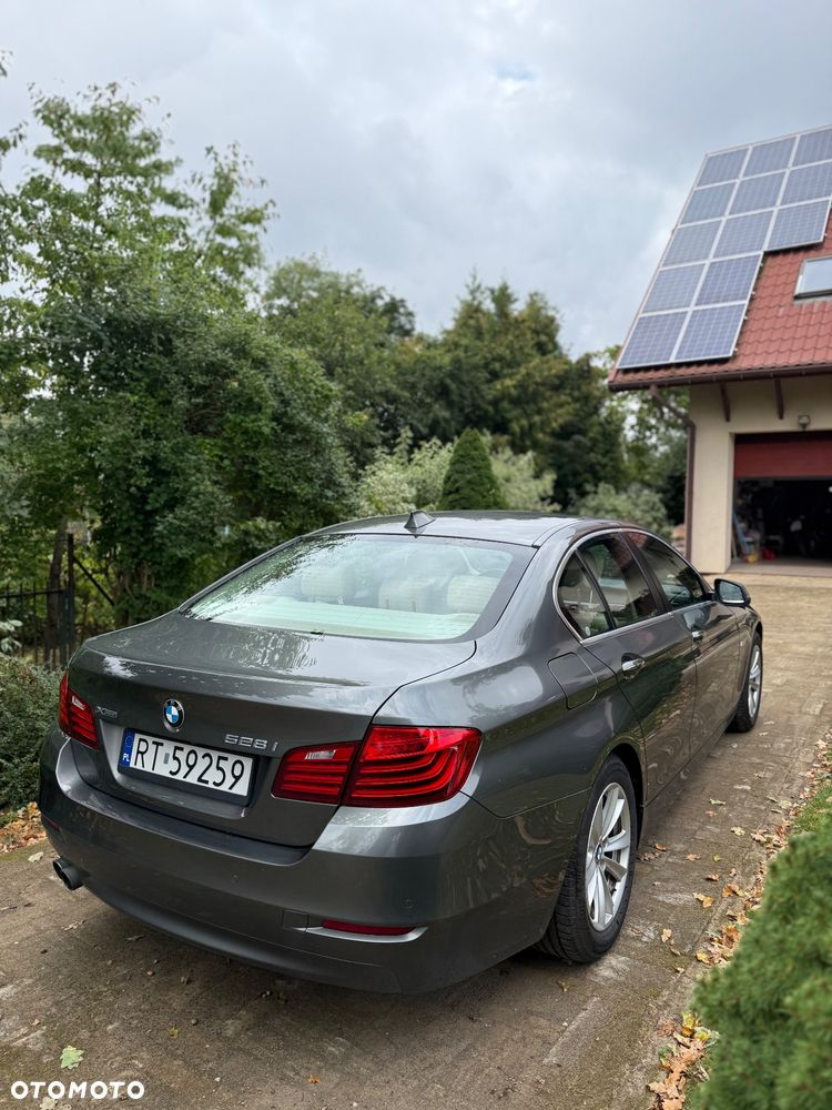 BMW Seria 5 528i xDrive Luxury Line - 3