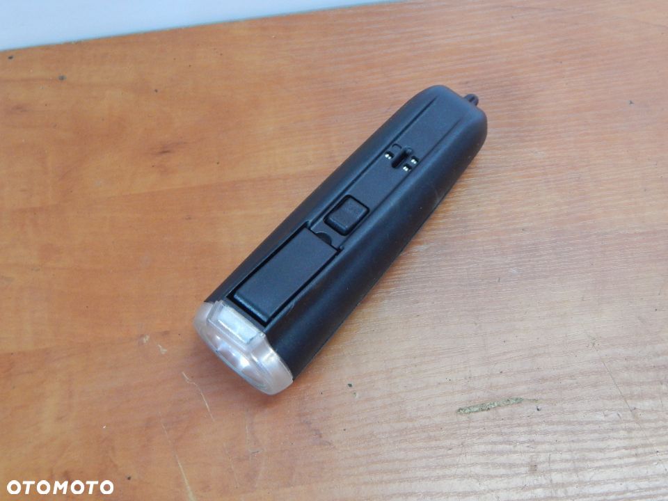 Lampka bagażnika latarka Peugeot 5008 3008 I Citroen c5 c4 ds4 06-17 Łuków części - 1