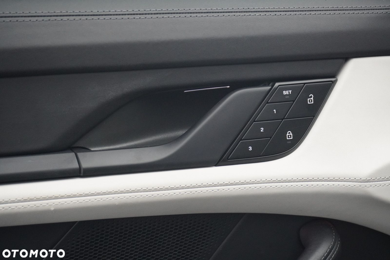 Porsche Taycan 4S Cross Turismo - 9