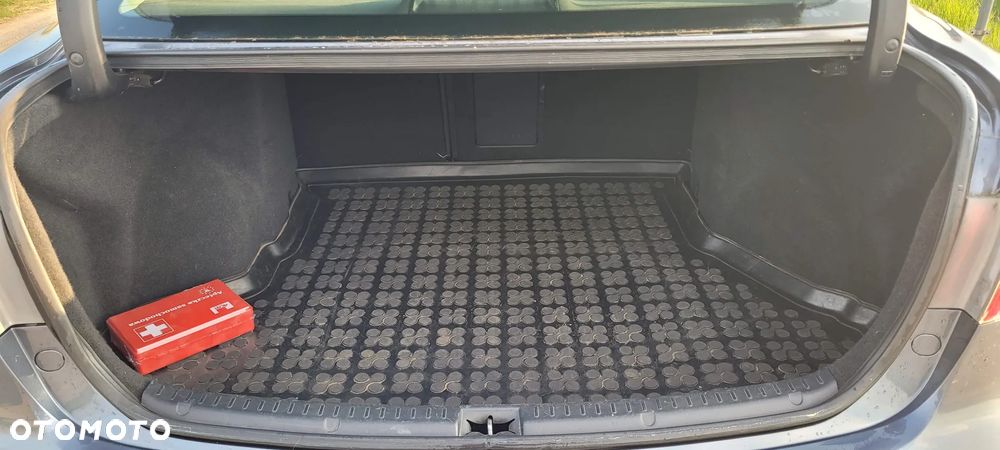 Toyota Avensis 1.8 Sol - 19