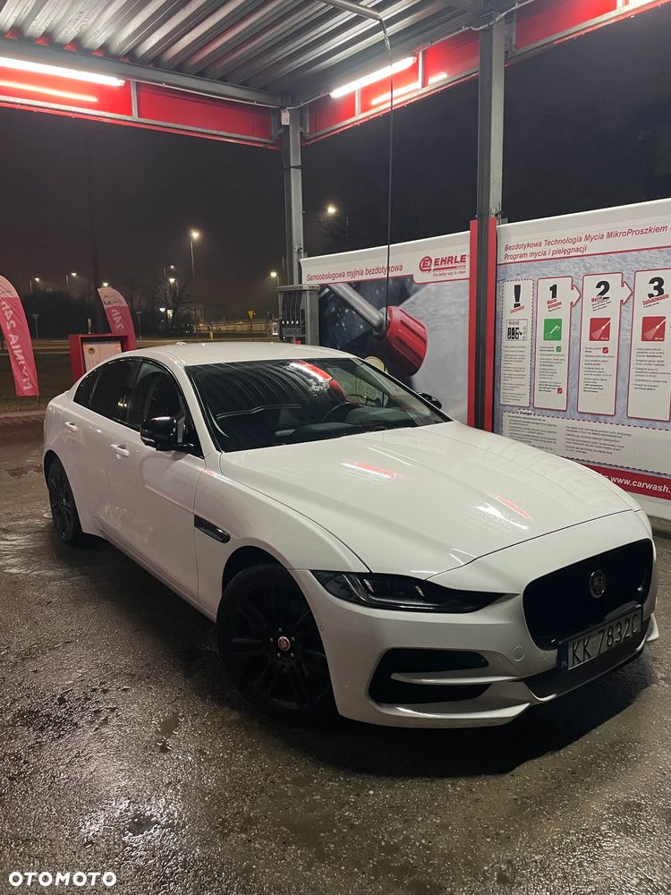 Jaguar XE 2.0 D180 SE - 1