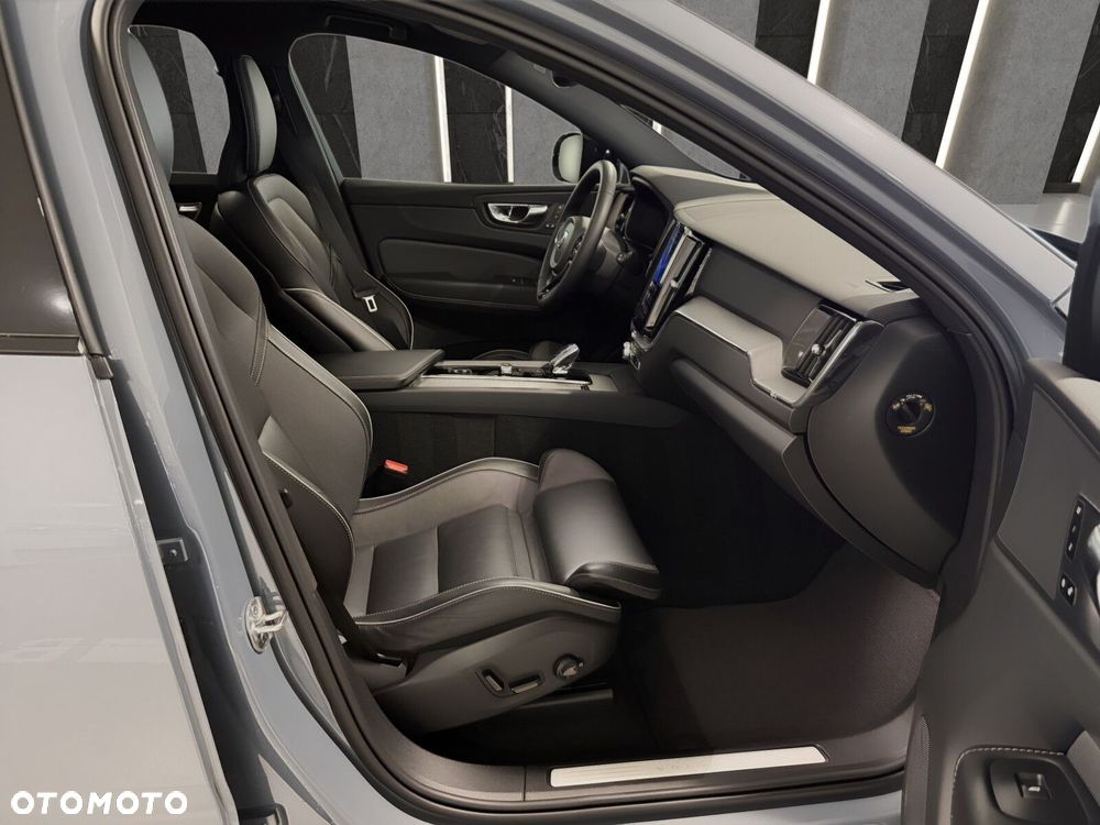 Volvo XC 60 B4 D AWD Plus Dark - 17