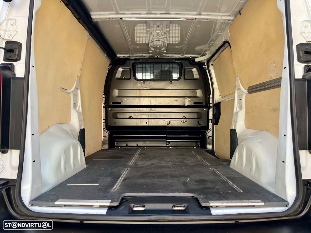 Opel Vivaro 2.0 - 15