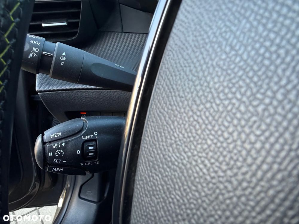 Peugeot 208 BlueHDi 100 GT - 22