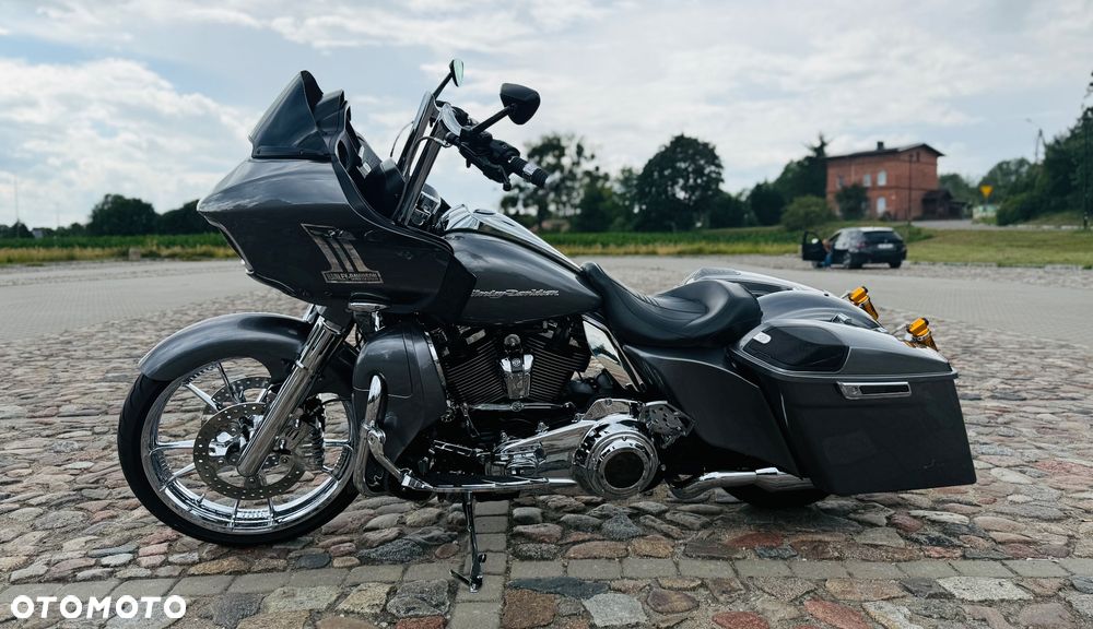 Harley-Davidson Touring Road Glide - 11
