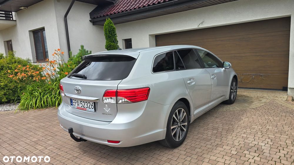 Toyota Avensis - 8