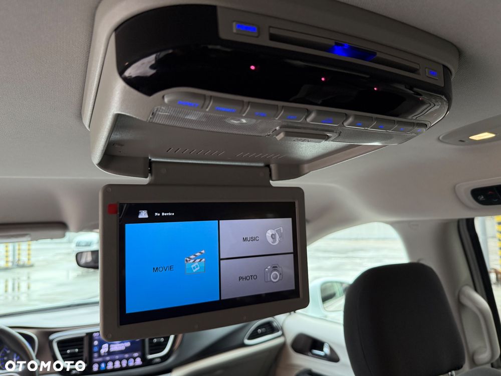 Chrysler Pacifica - 12