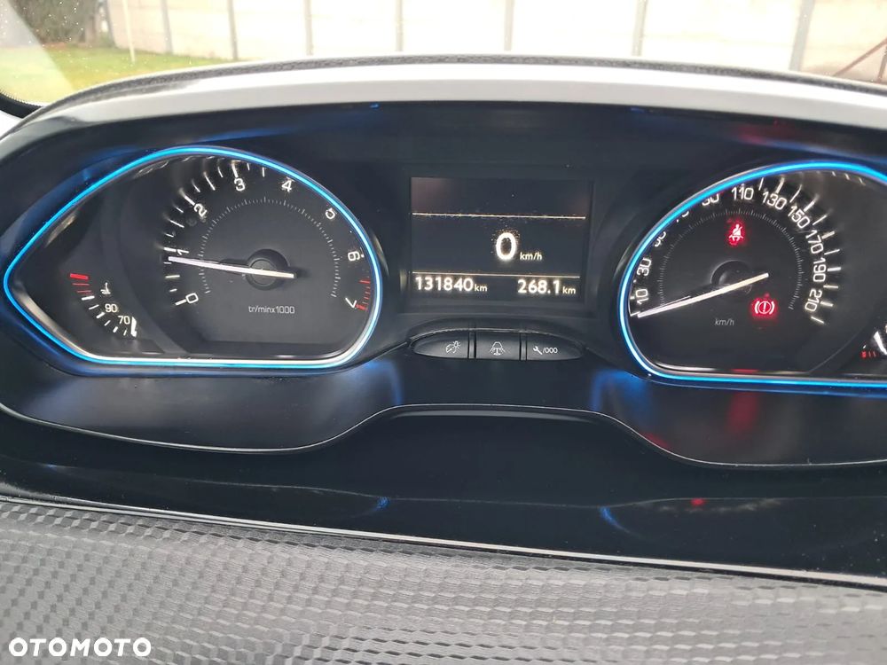 Peugeot 2008 1.2 Pure Tech Active S&S - 8