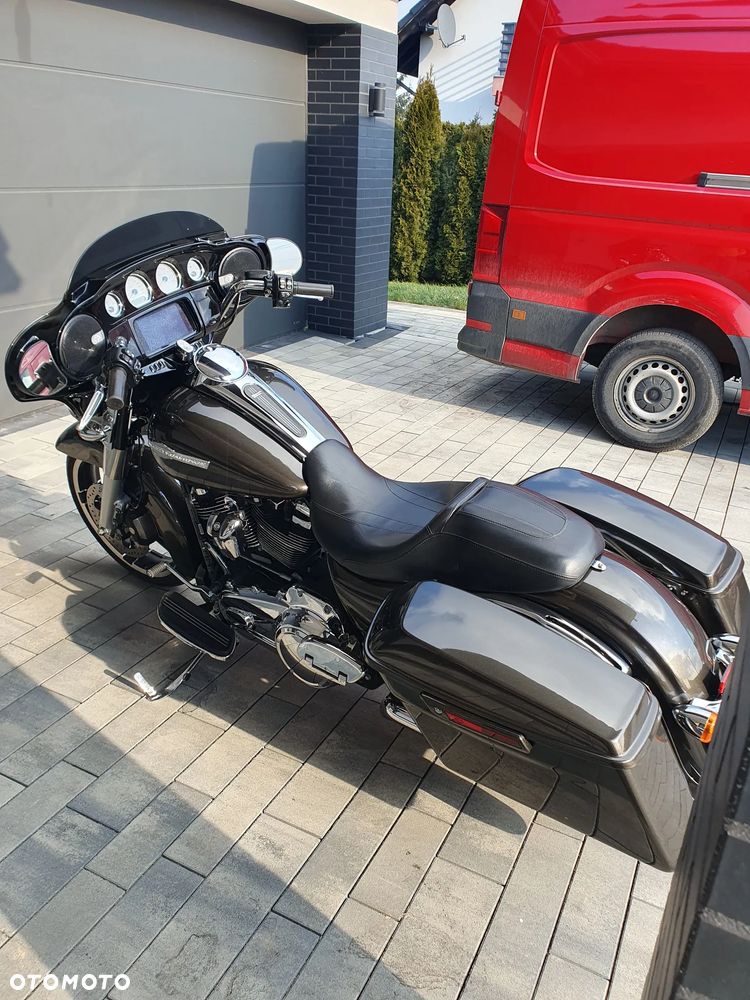 Harley-Davidson Touring Street Glide - 10