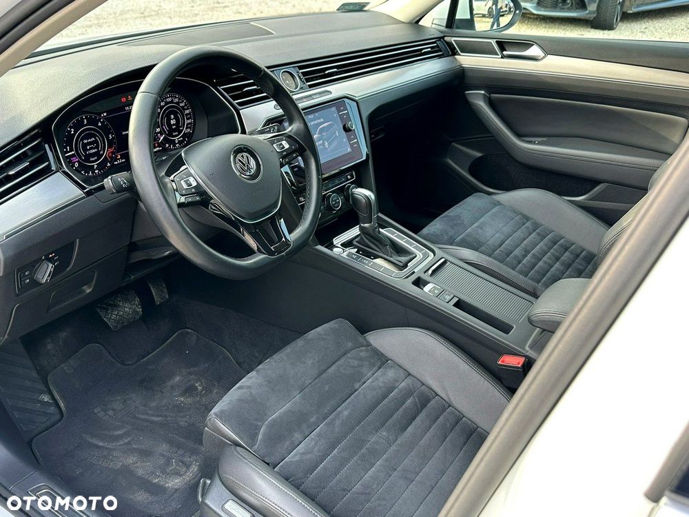 Volkswagen Passat - 12