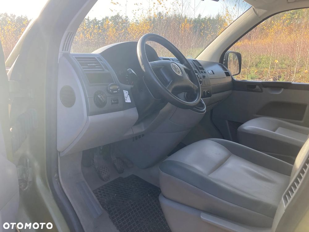 Volkswagen Caravelle - 5