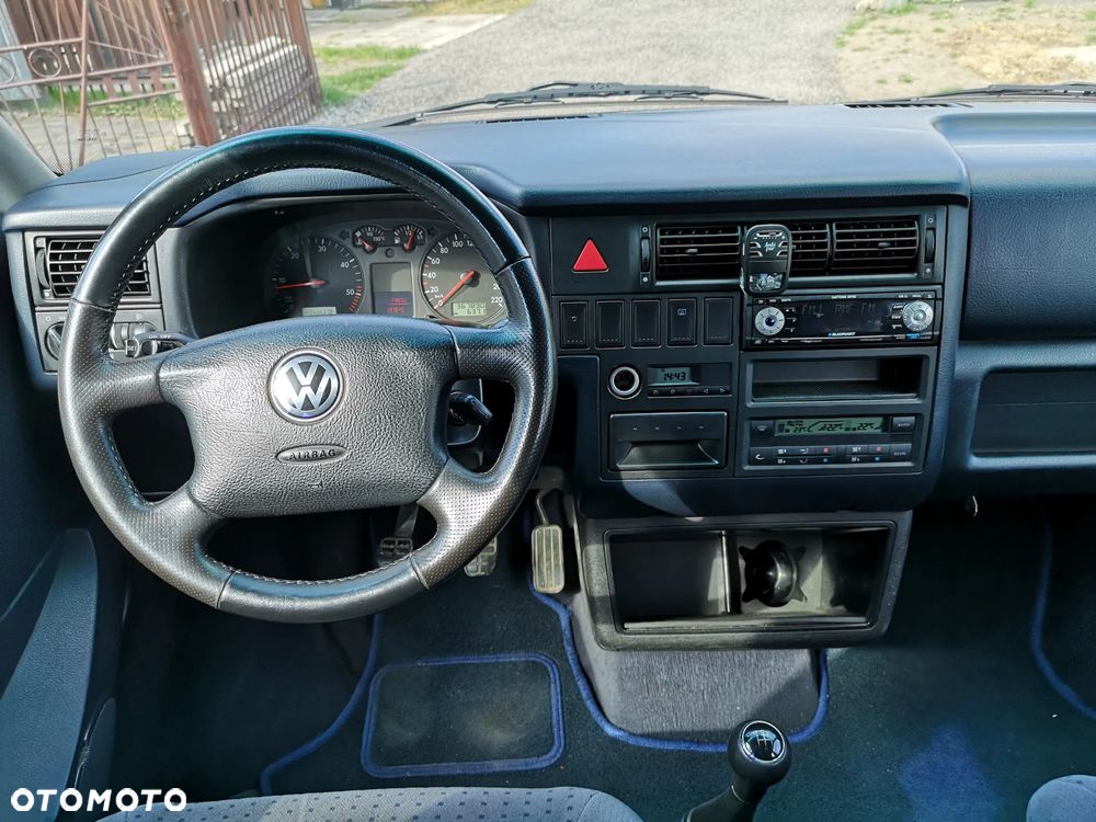 Volkswagen Caravelle - 7