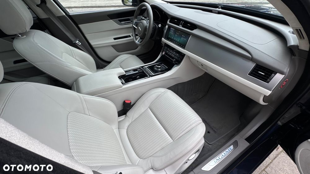 Jaguar XF 25d AWD R-Sport - 20