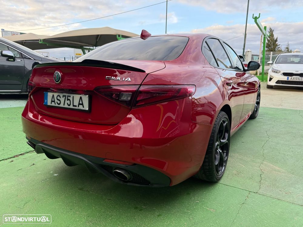 Alfa Romeo Giulia 2.0 Turbo 16V AT8-Q4 Veloce - 11