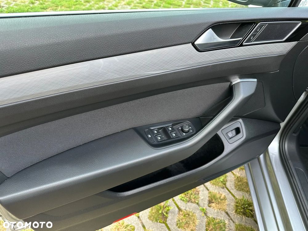 Volkswagen Passat 2.0 TDI Business DSG - 12