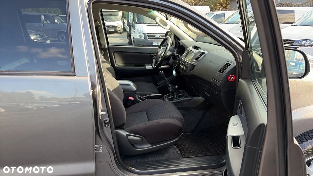 Toyota Hilux 4x4 Double Cab Life - 24