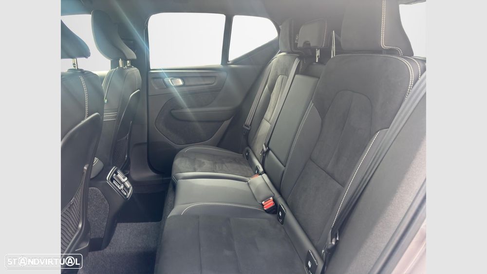 Volvo XC 40 2.0 B3 Plus Dark - 15