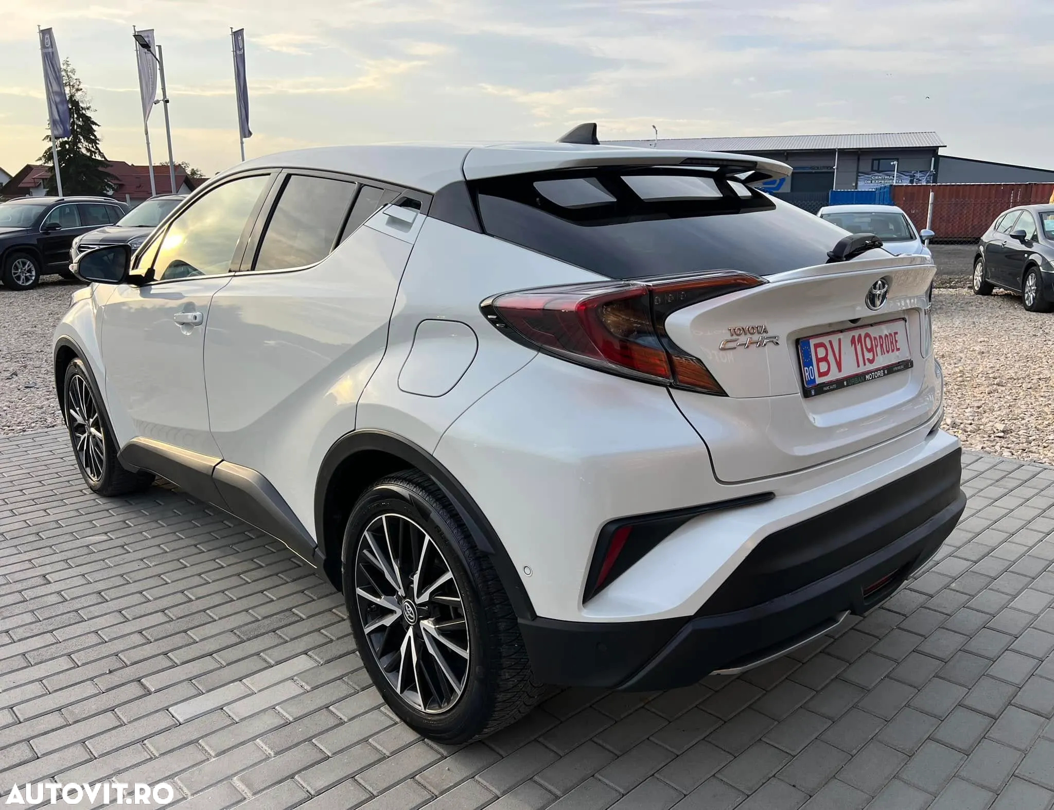 Toyota C-HR Hybrid Lounge - 14