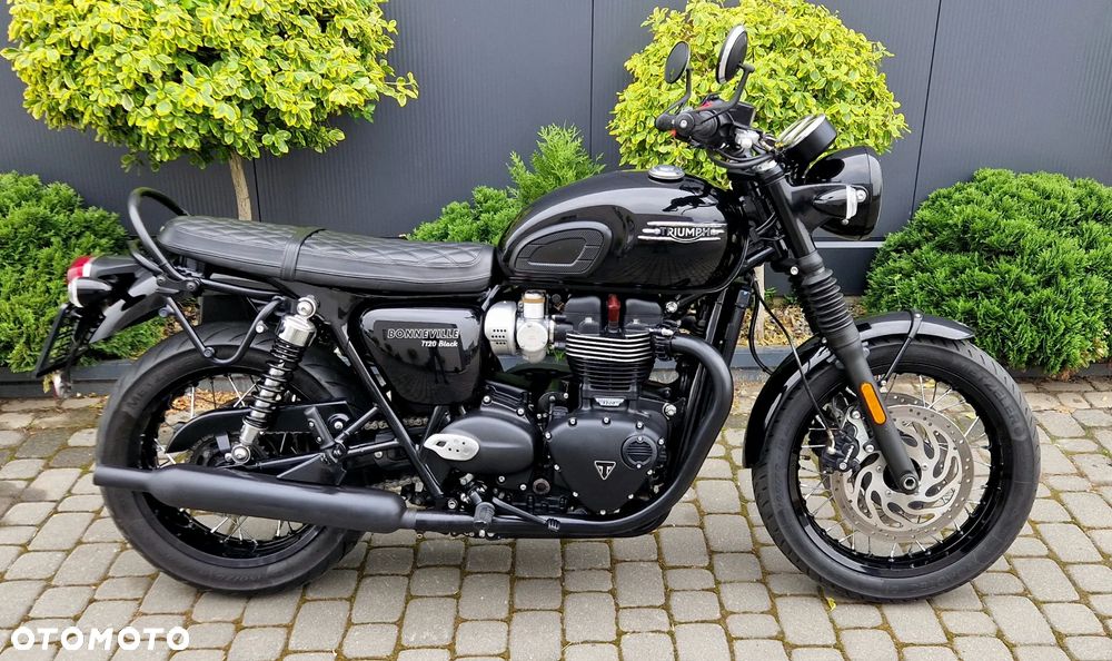 Triumph Bonneville - 2
