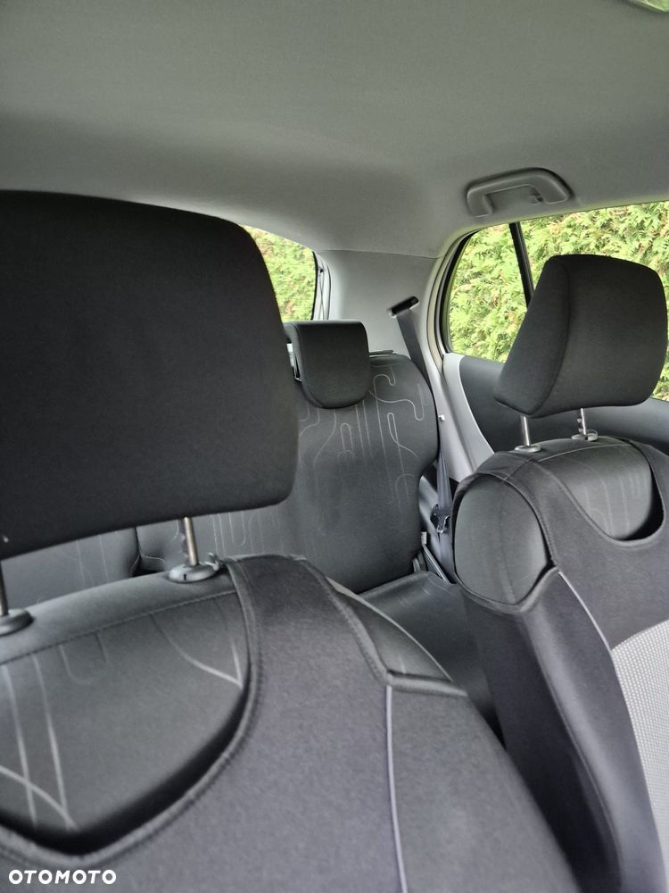 Toyota Yaris - 10