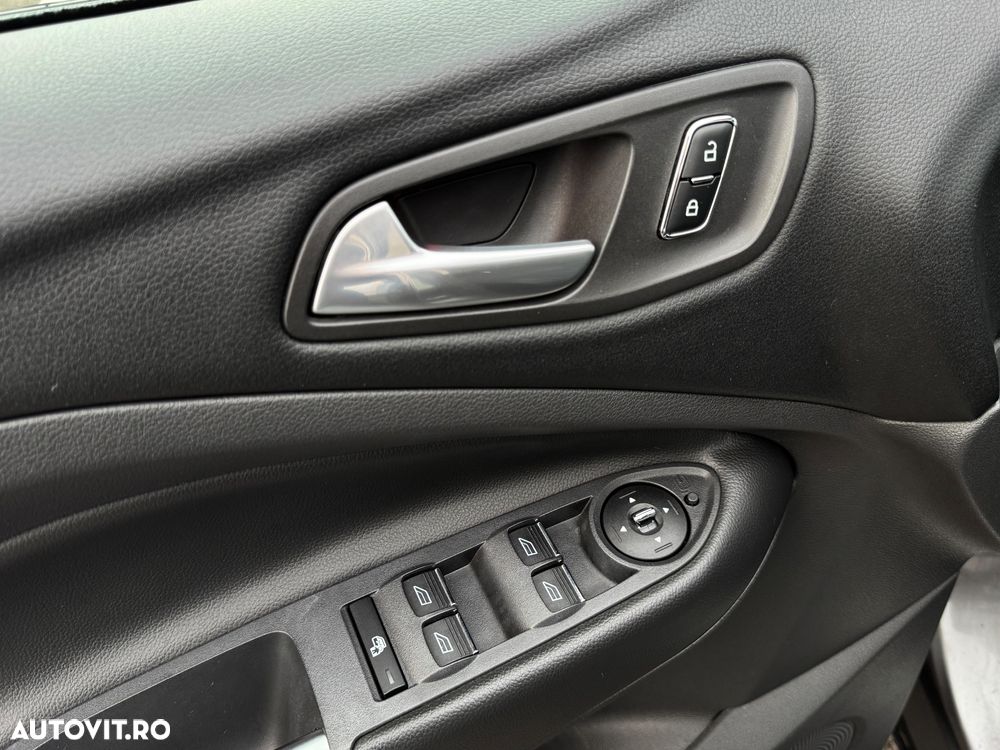 Ford Kuga - 27